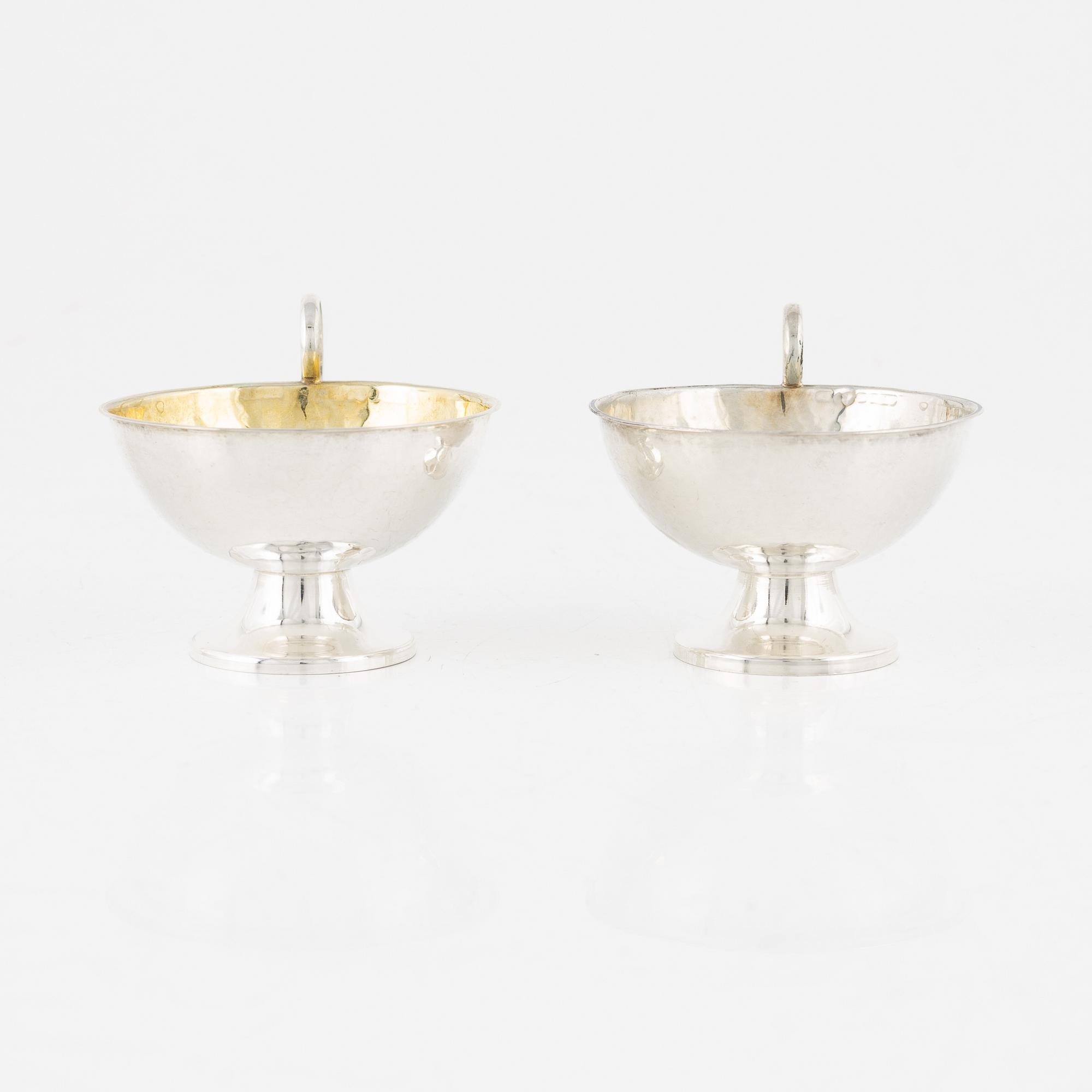A set of 26 punsch cups, including K&EC Gothenburg, 1948.