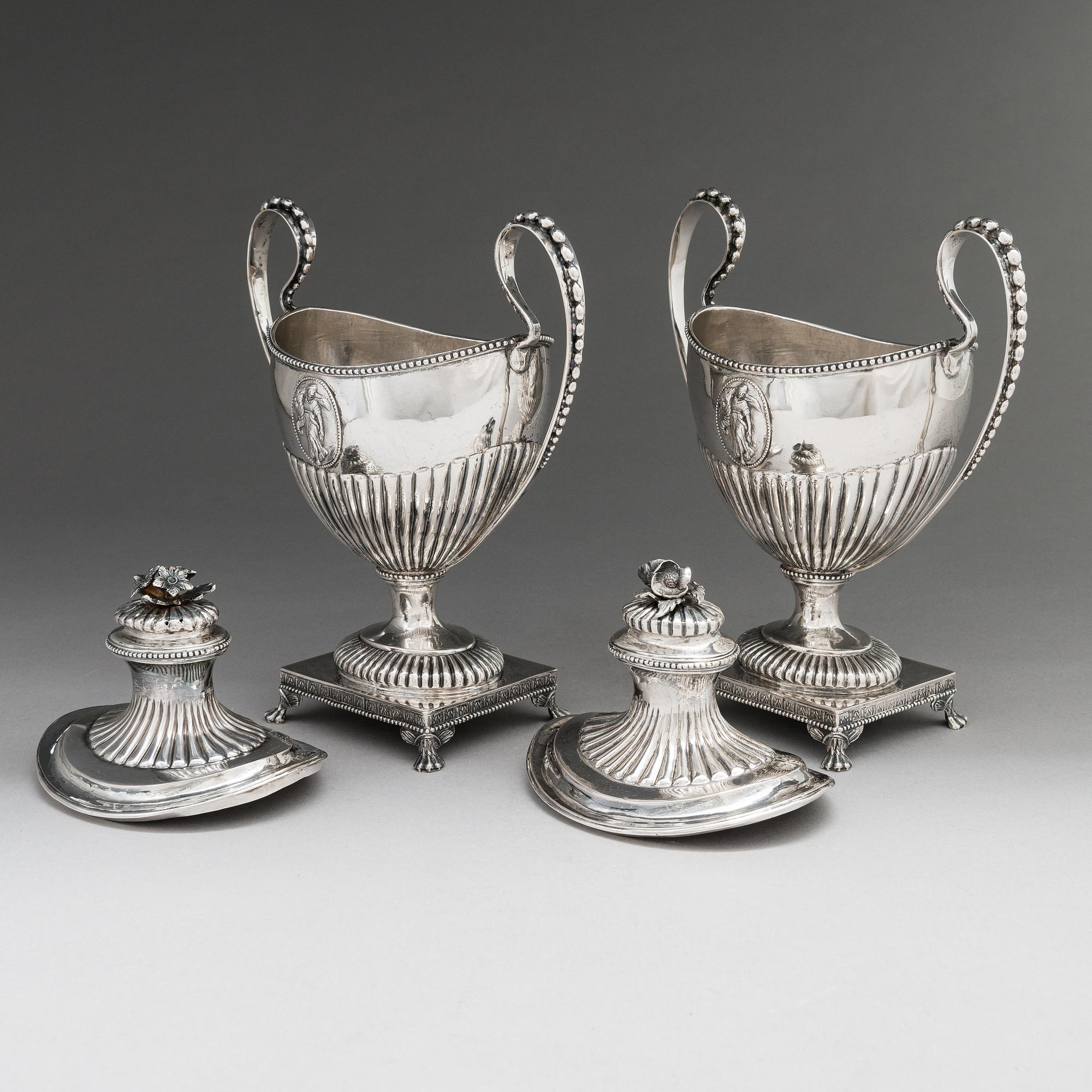 Sockerskålar, ett par, silver, gustavianska, Daniel Elfboms änka, Gävle 1795.
