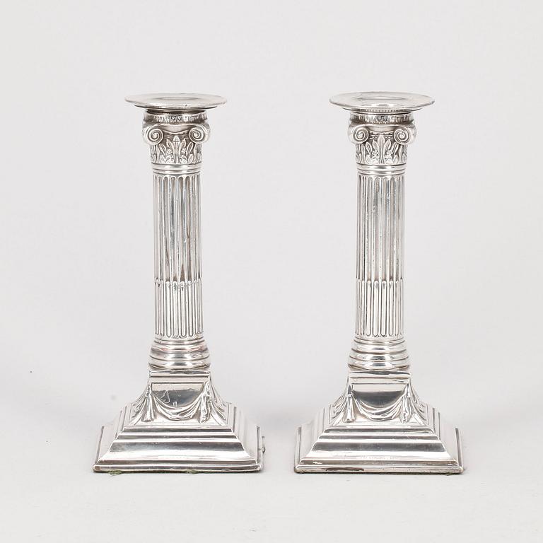 LJUSSTAKAR, ett par, nysilver, 1800-tal.