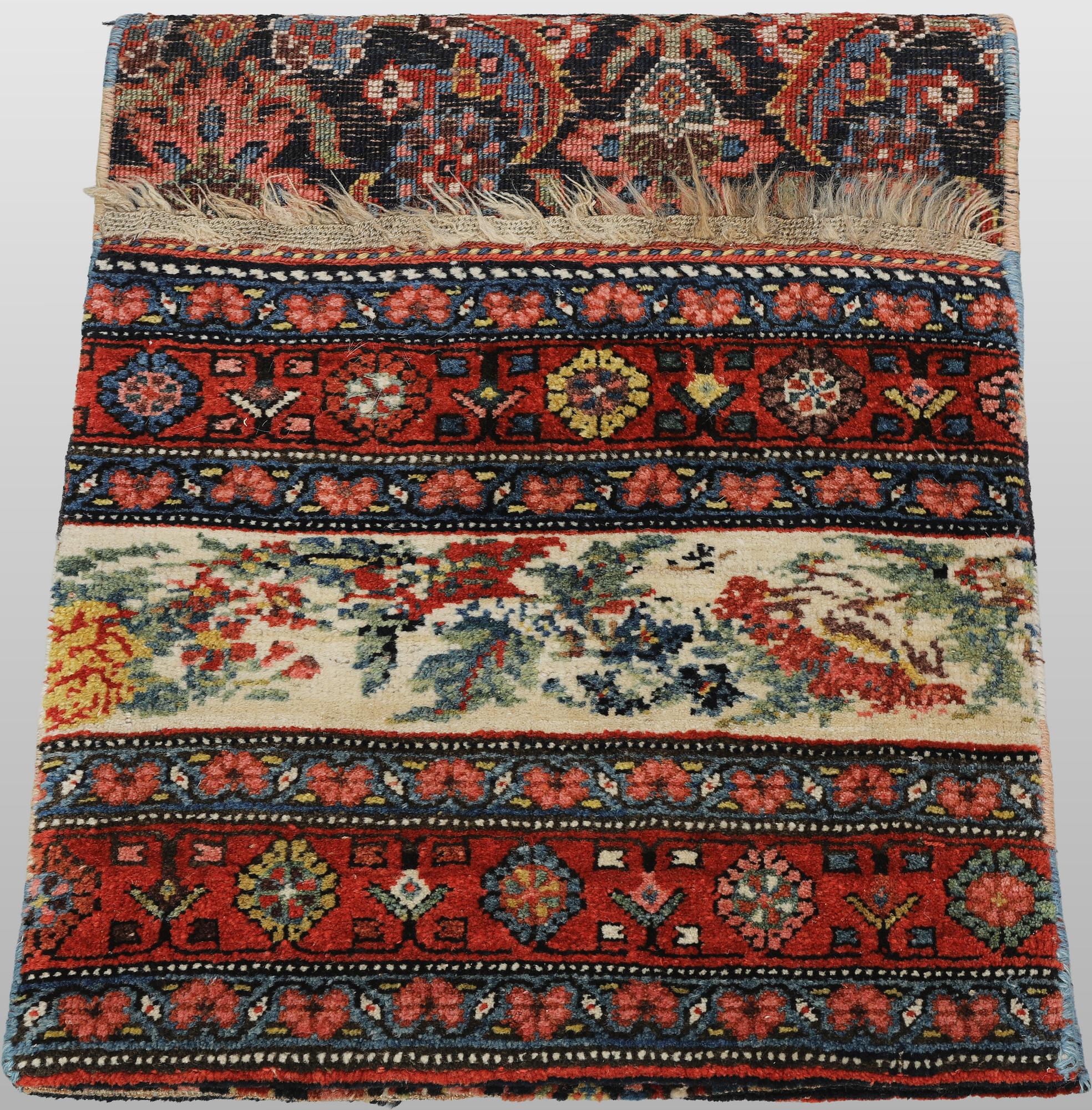 Rug, oriental, semi-antique Bidjar, 125 x 52 cm.