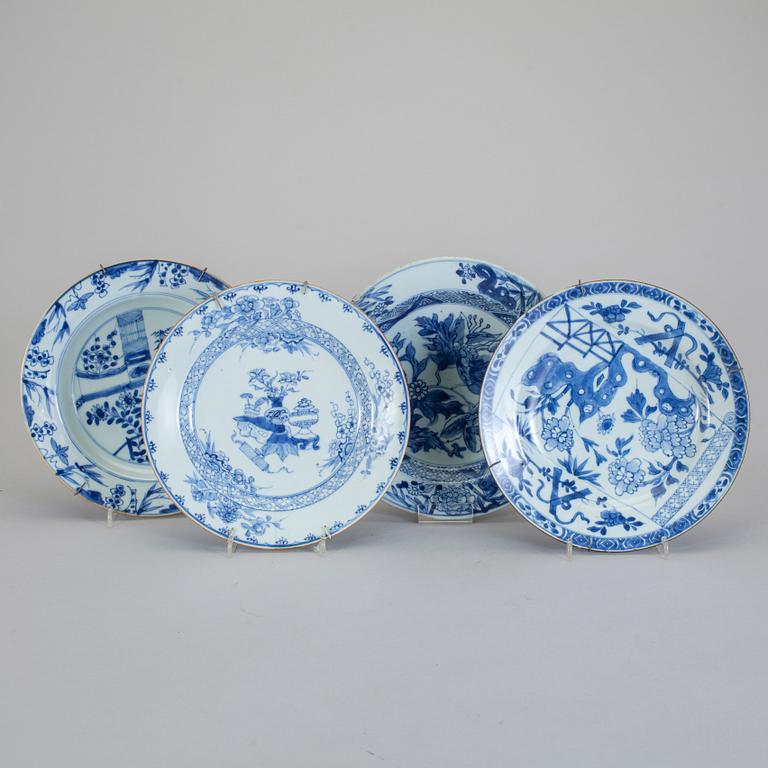 TALLRIKAR, 4 st, porslin. Qianlong (1736-1795).