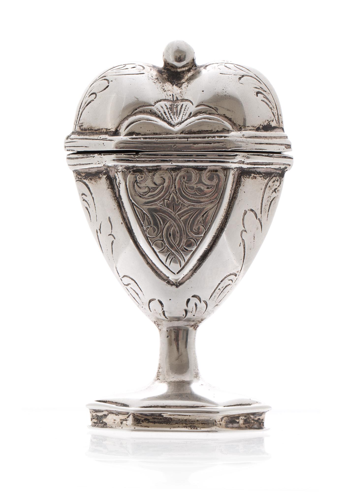 LUKTDOSA, silver, troligen Danmark, svenska importstämplar.