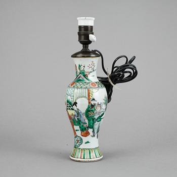 VAS/BORDSLAMPA, porslin, Kangxistil, sannolikt omkring sekelskiftet 1900.