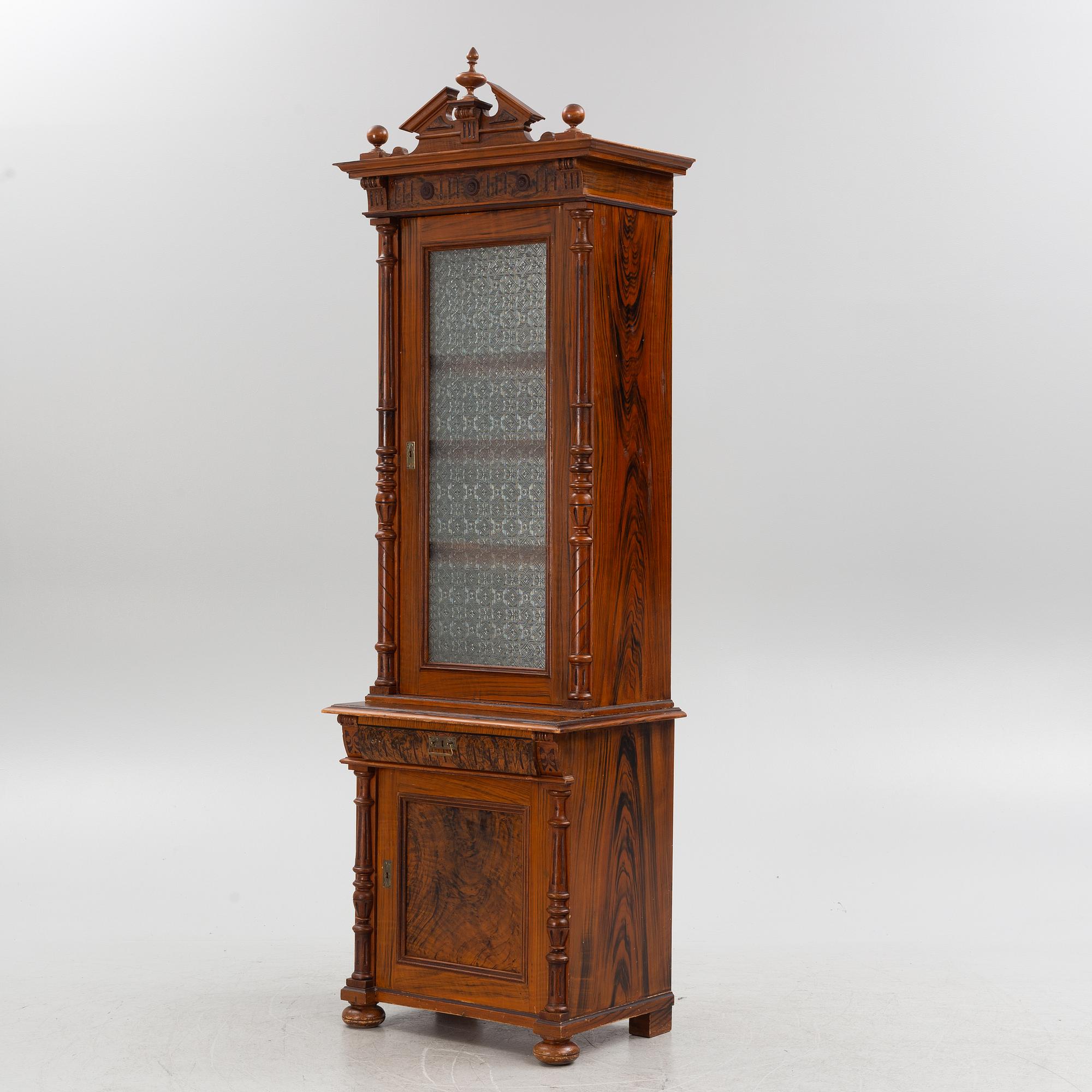 Bokskåp, nyrenässansstil, 1800-talets slut.