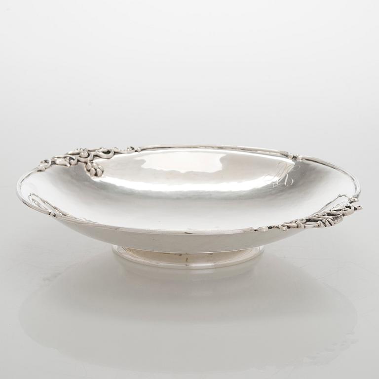 A silver dish, Auran Kultaseppä 1938.