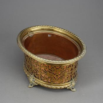 YTTERFODER, mässing, nyrenässans, omkring 1900.