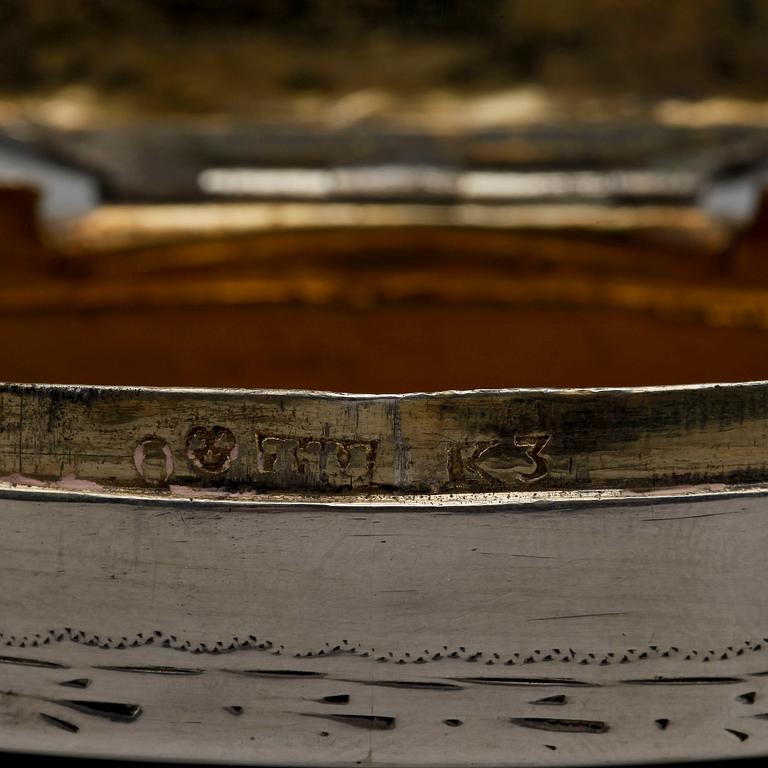 DOSOR, 2 st, silver, P Sedelin Sundsvall, 1817, respektive J H Lampa, Stockholm, 1816. Vikt ca  87 gram.