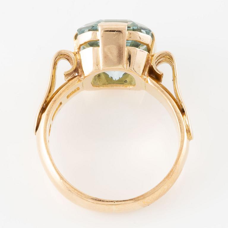 Ring, 20K gold with aquamarine.