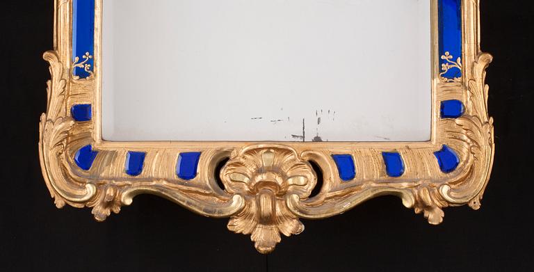 SPEGLAR, ett par, av Ehrhart Göbel 1760 (spegelmakare i Stockholm 1744-64). Rokoko.
