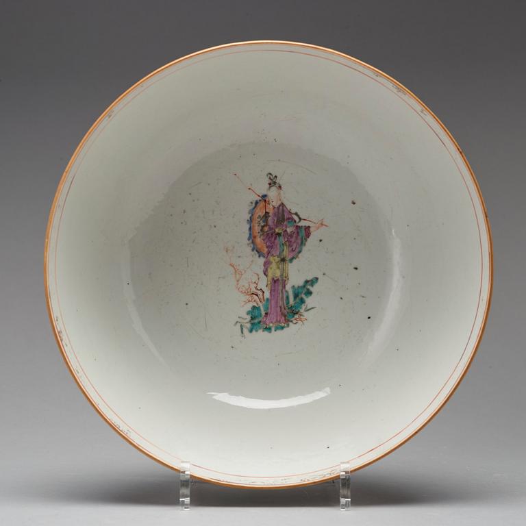 A famille rose punch bowl, Qing dynasty, Qianlong (1736-95).