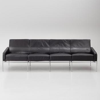 Arne Jacobsen, Sofa, model series FH-3300 “Lufthavnssofa”, Fritz Hansen.