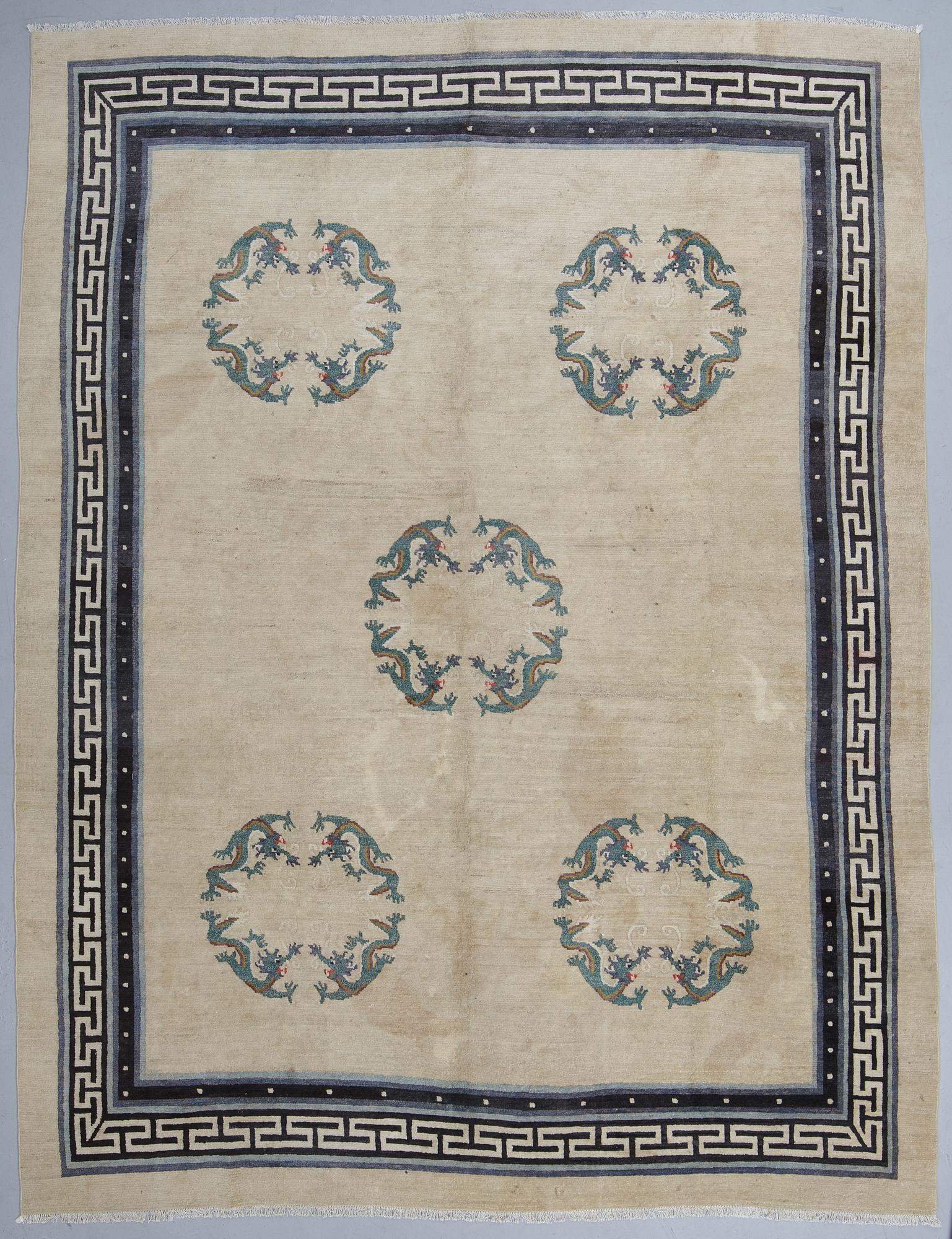 Matta, semiantik /old Tibet, ca 365 x 281 cm.