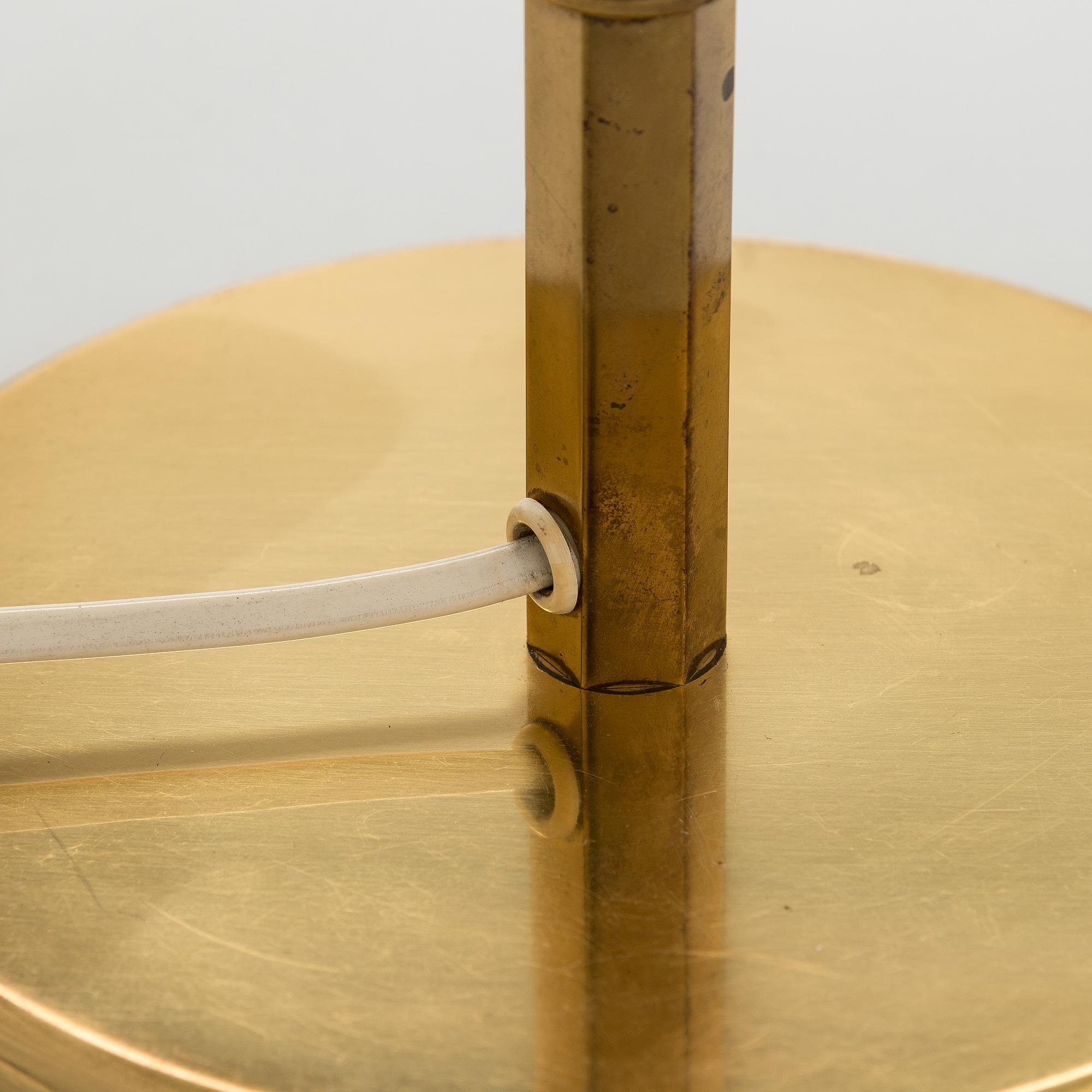 Paavo Tynell, A mid-20th century '5061' table lamp for Taito Finland.