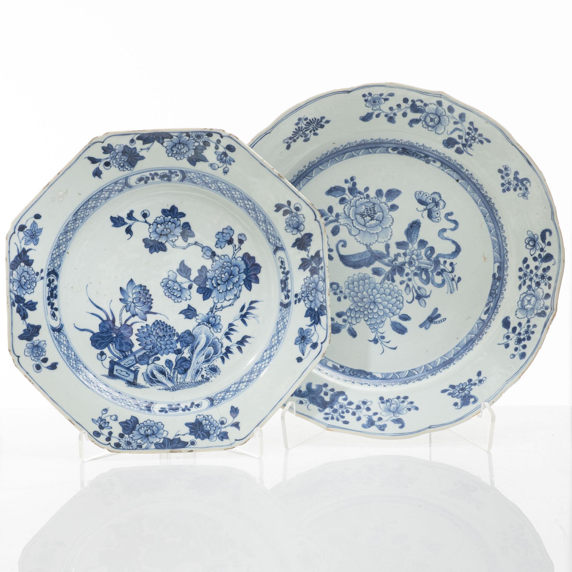 Two Chinese blue and white export porcelain dishes, Qing dynasty, Qianlong (1736-95).