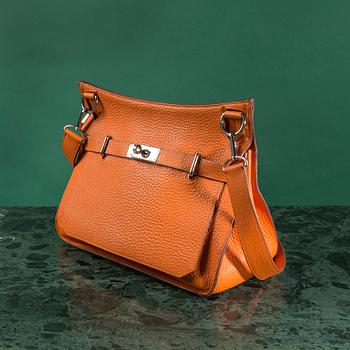 HERMÈS, an orange Clemence bullcalf "Jypsière" shoulder bag.