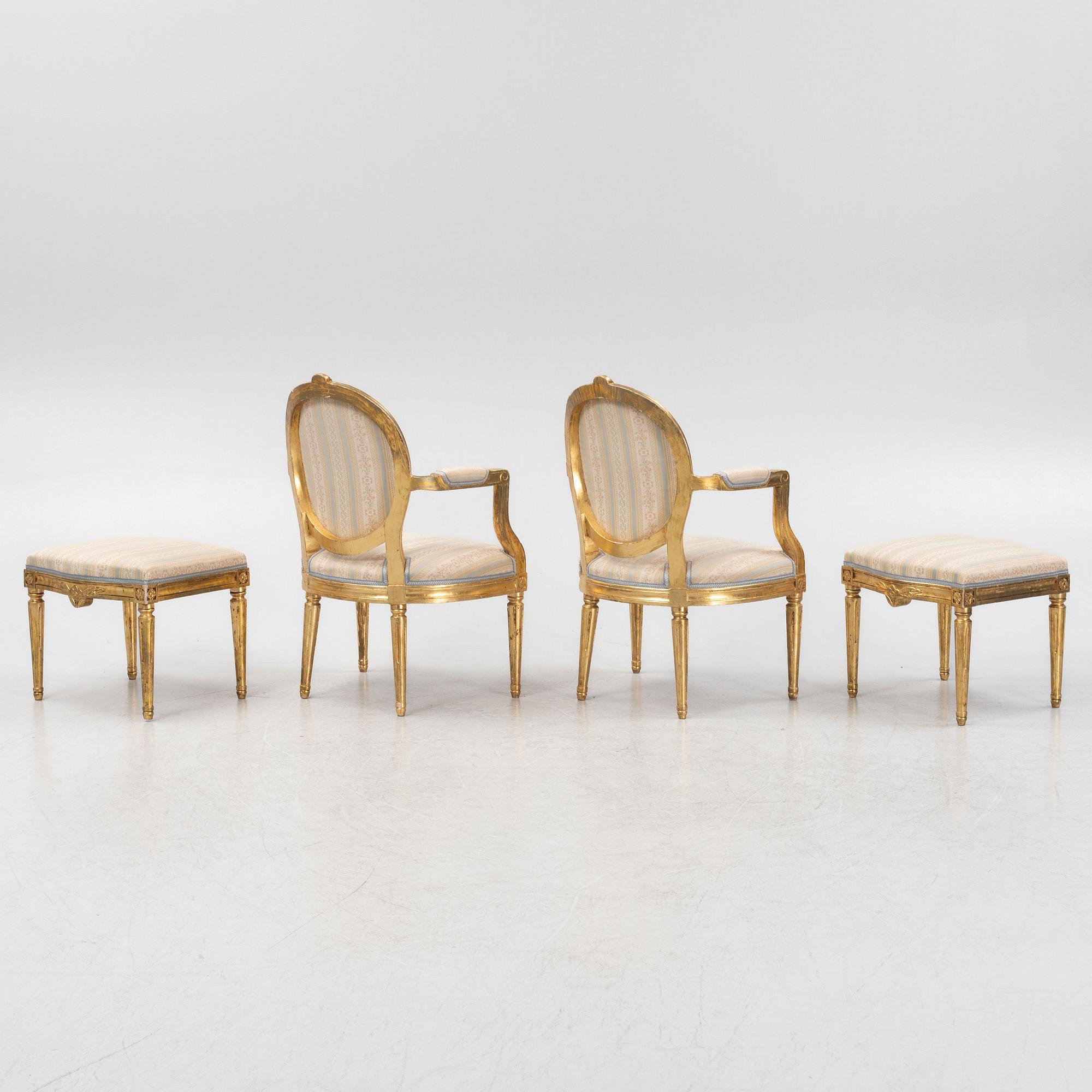 Karmstolar med taburetter, ett par, Louis XVI-stil, 1900-talets första hälft.