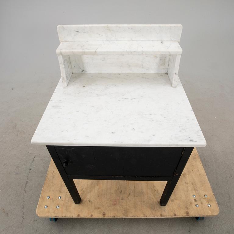 A wood and marble lavoir with a provenance of a King, early 20th Century.