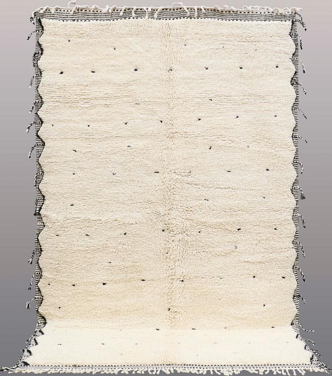 A CARPET, MOROCCO, ca 296 x 200 cm.