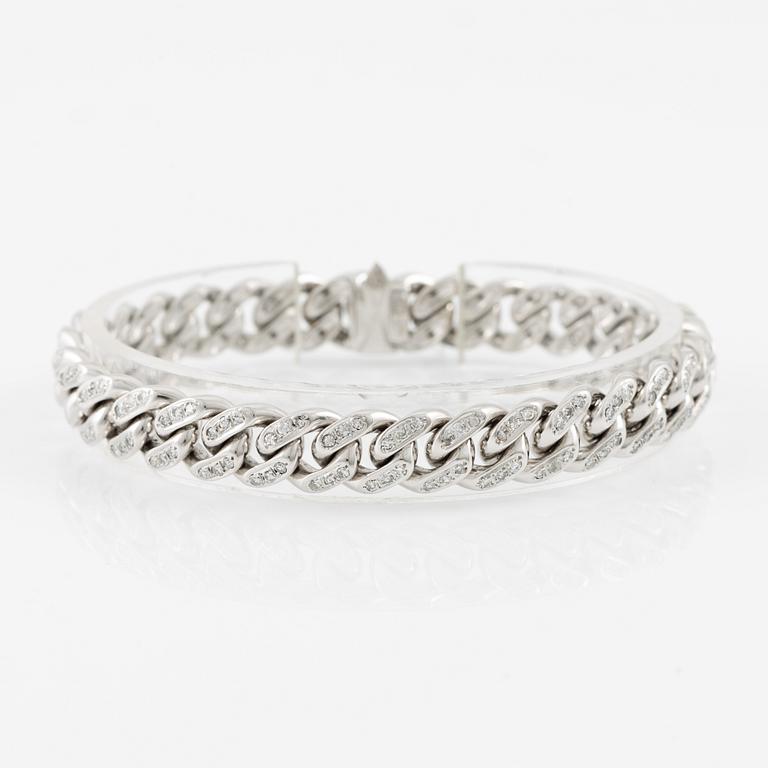 Bracelet 18K white gold with eight diamonds.