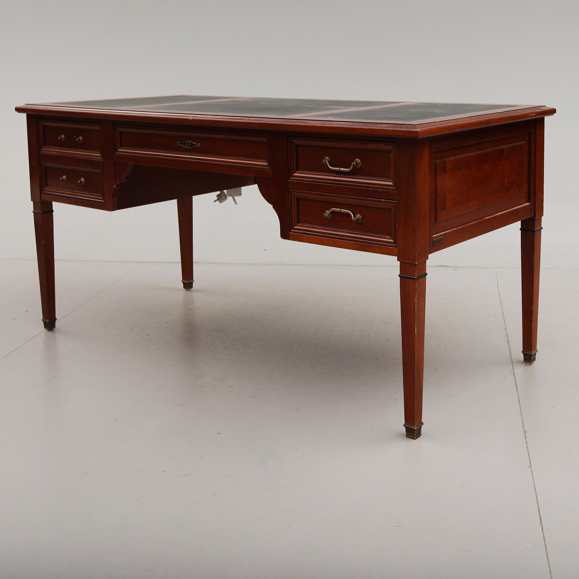 SKRIVBORD, gustaviansk stil, 1900-talets andra hälft.