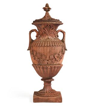 206. A stoneware garden urn after the model by Ferdninand Ring for Höganäs 20th centuty.