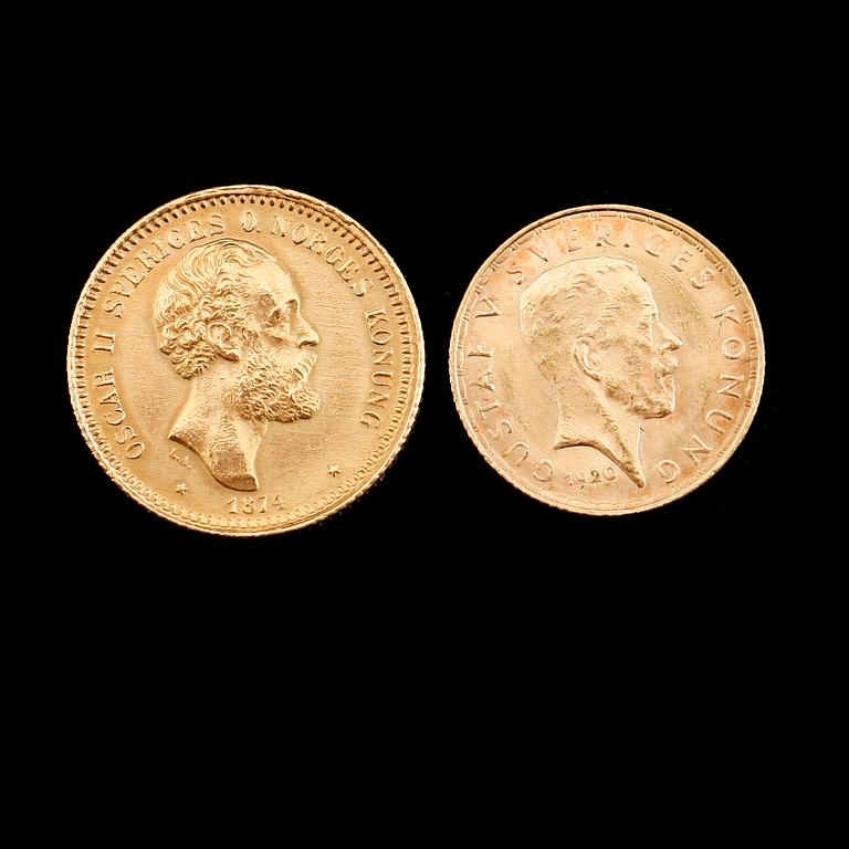GULDMYNT, 2 st, 10 kronor, Oscar II, 1874 samt 5 kronor, Gustaf V, 1920. Vikt ca 7 gram.