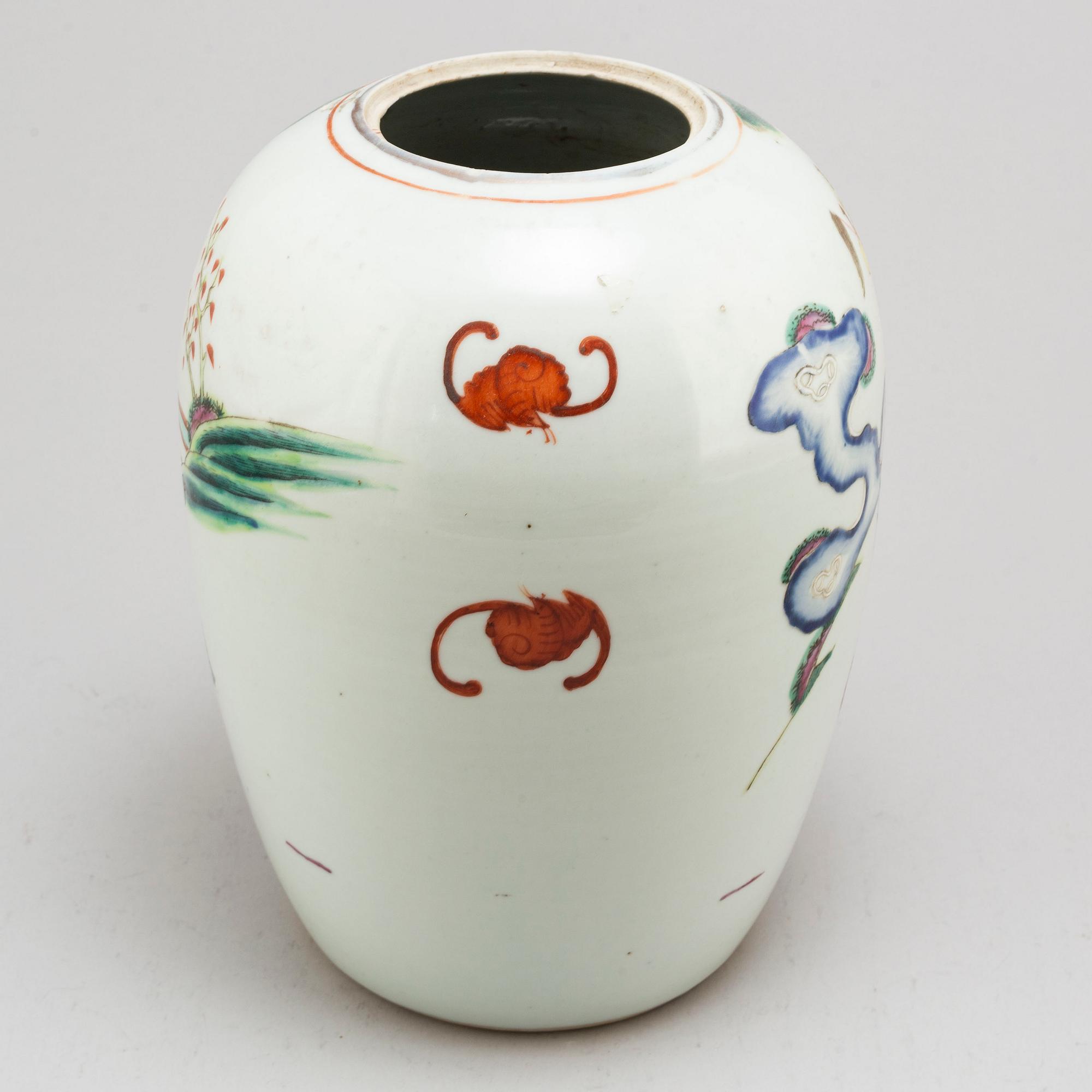 KRUKA, porslin. Kina, Sen Qing omkring 1900.