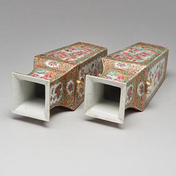 A pair of Canton famille rose vases, Qing dynasty, 19th Century.