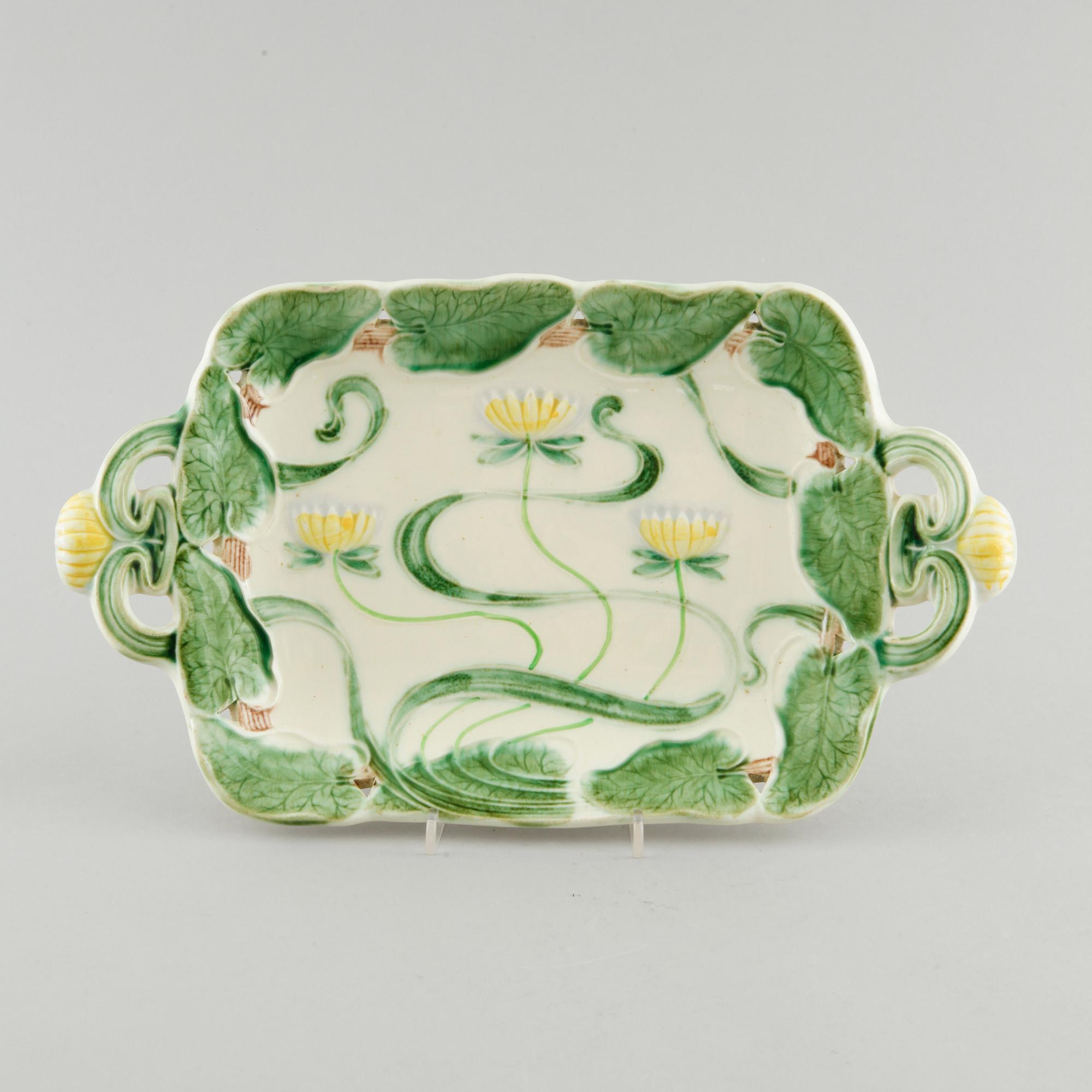 ASSIETTER, 12 st, samt FAT, flintgods, jugend, Villeroy & Boch, Niederlassung Schramberg, märkning mellan 1883-1900.