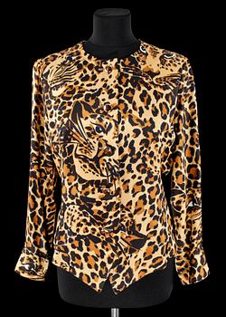 A leopard print silk jacket "Spencermodell" by Yves Saint Laurent.
