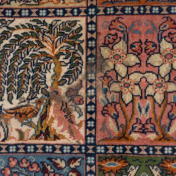 A Sarouk carpet, approx. 340 x 246 cm.