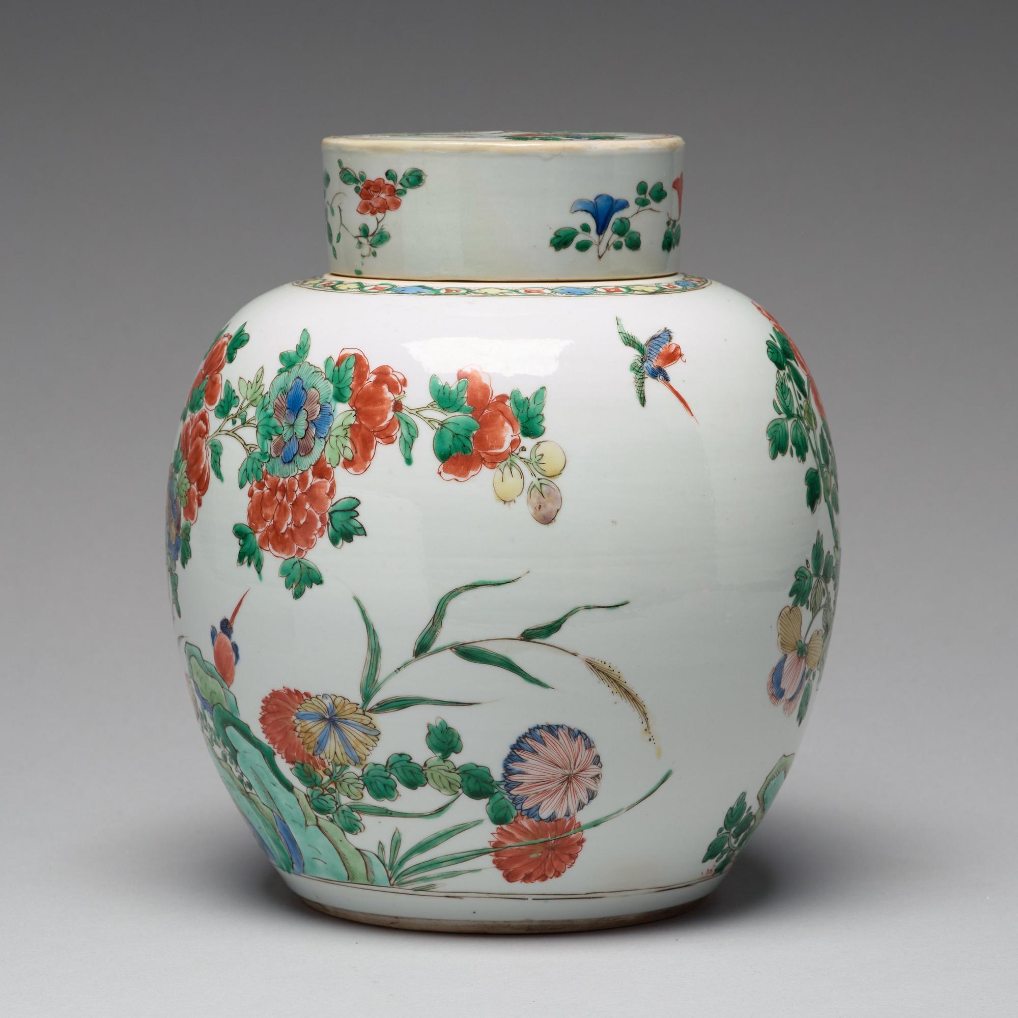 KRUKA med LOCK, porslin. Qingdynastin, Kangxi (1662-1722).