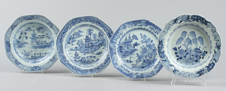 TALLRIKAR, 3+4 st, porslin, Kina, Qianlong, 1700-tal.