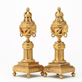 CASSOLETTER, för ett ljus, ett par, Louis XVI-stil, 1800-tal.