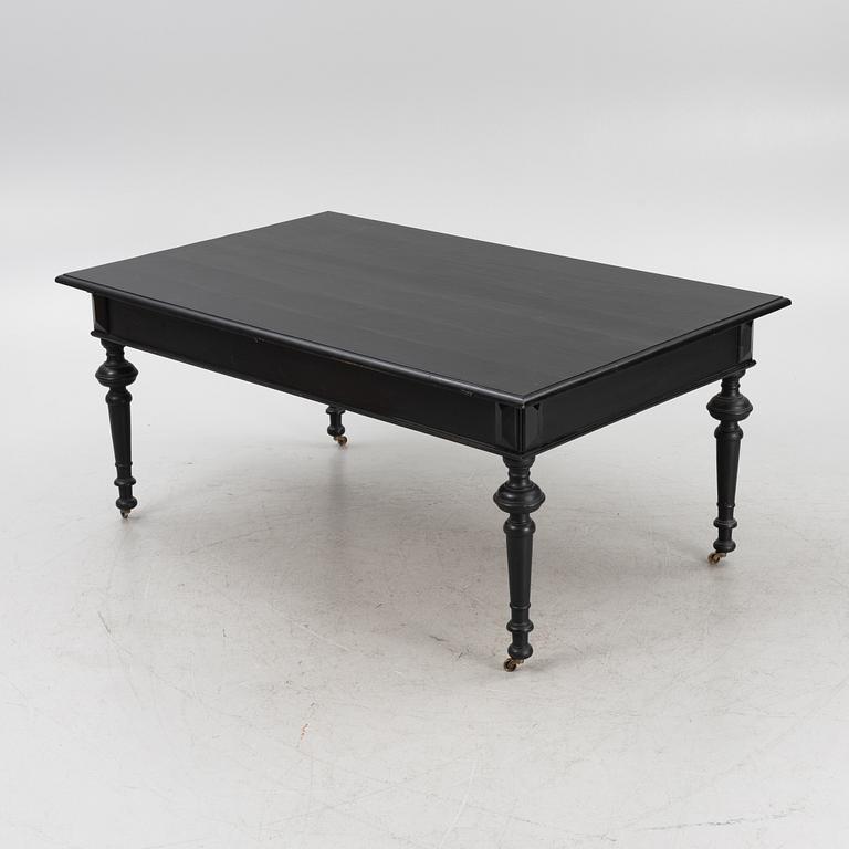 A dining table, early 20th Century.