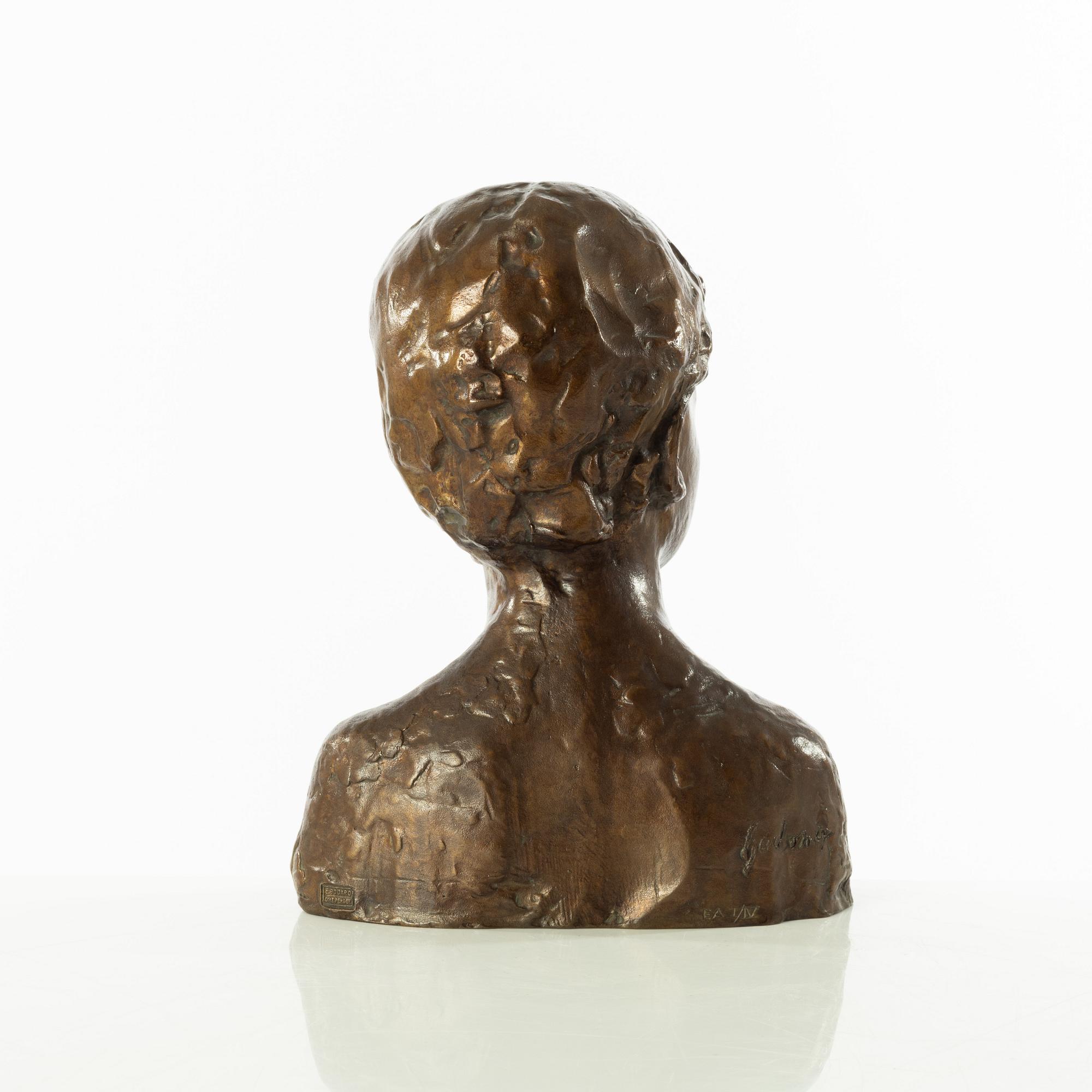 Gudmar Olovson, skulptur. Signerad. Numrerad. Gjutarstämpel. Brons, höjd 23 cm, längd 18 cm.