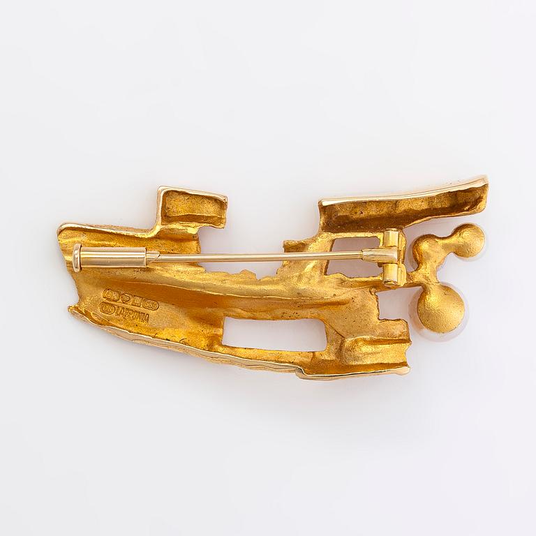 Björn Weckström, a 14K gold 'Bow of Argo' brooch with cultured pearls for Lapponia 1991.