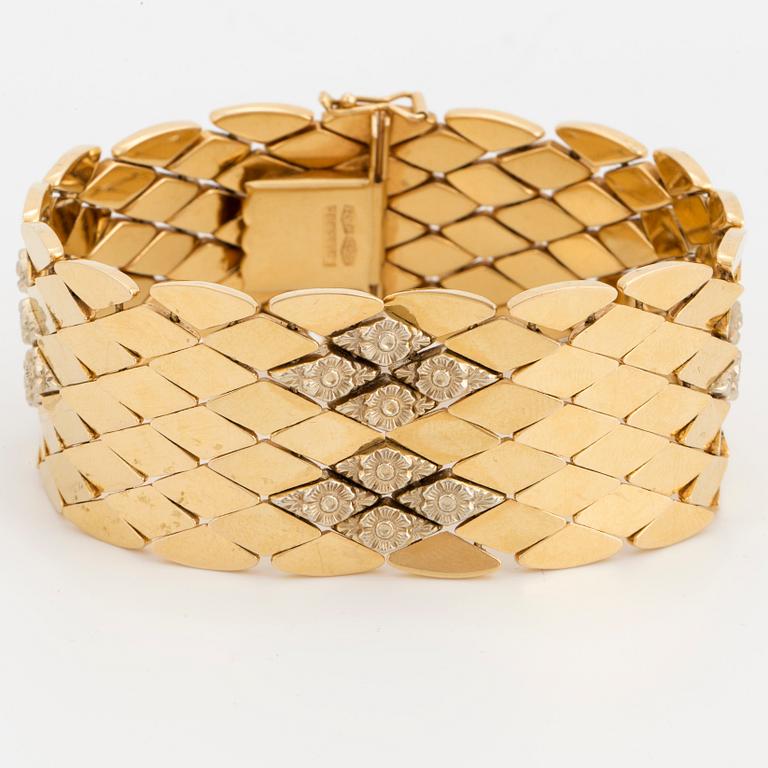 An 18K gold bracelet, Italy.
