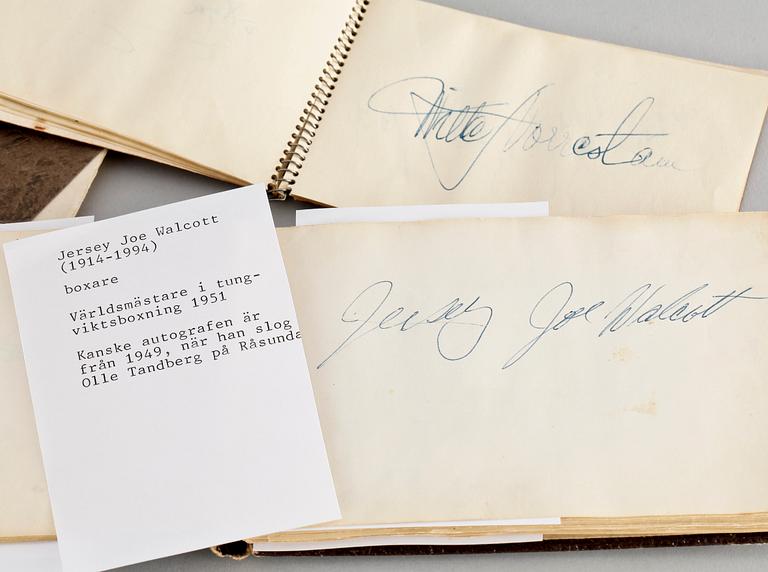 PARTI AUTOGRAFER, ca 150 st, mest svenska idrottsmän. 1940-50-tal.