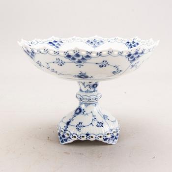 A Royal Copenhagen Helblonde Musselmalet set of five pcs ca 1970/80s.