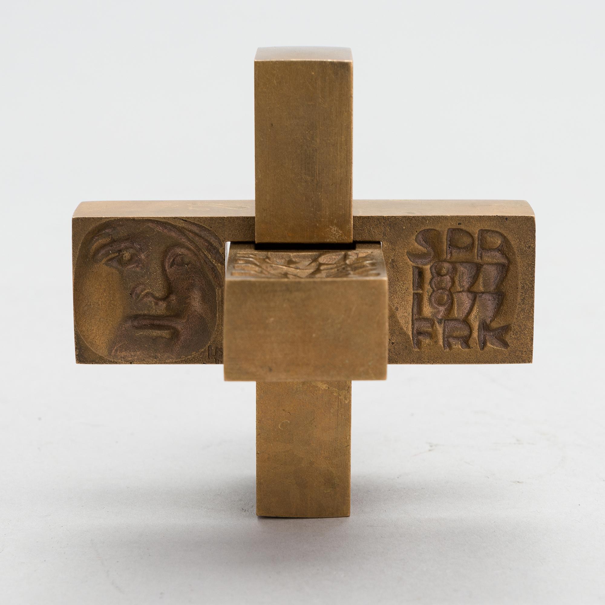 Laila Pullinen, sculpture/medal, bronze, signed LP, numbered 2291.