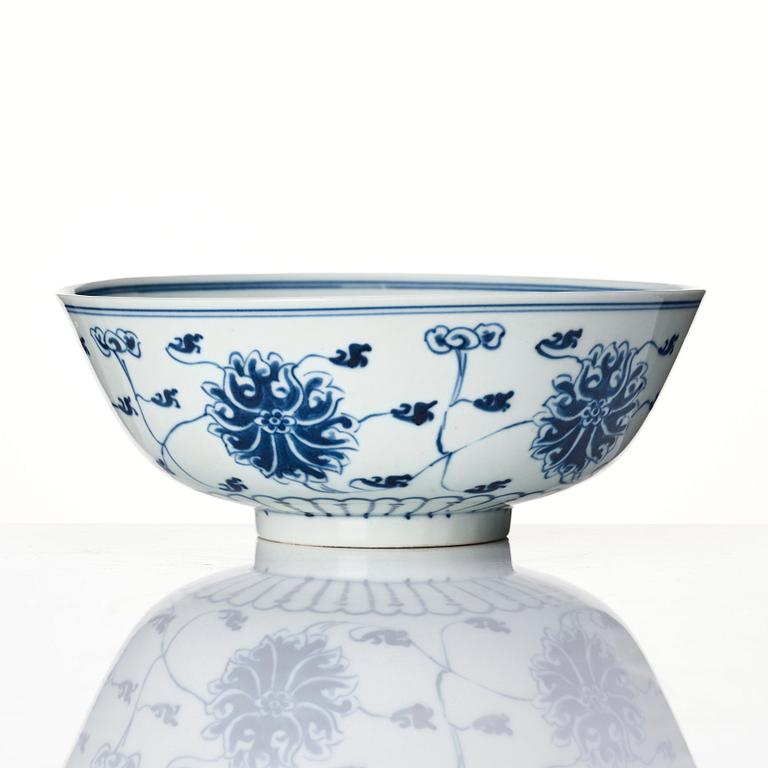 A blue and white lotus bowl, Qing dynasty, 19th Century.