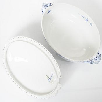 Mat- och kaffeservis, 65 delar, porslin, "Musselmalet", Royal Copenhagen, Danmark.