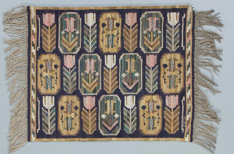 VÄVNAD. "Medaljongerna". 80 x 64 cm. Signerad MMF (Märta Måås-Fjetterström).