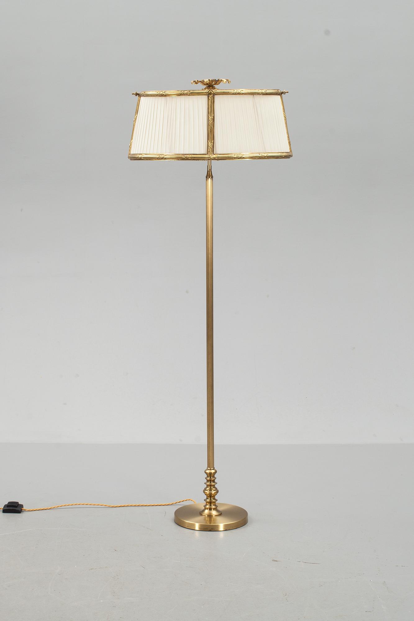 GOLVLAMPA, 1900-talets mitt.