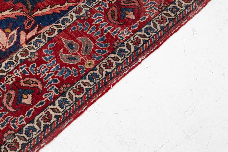 An Persian carpet, ca. 310 x 215 cm.