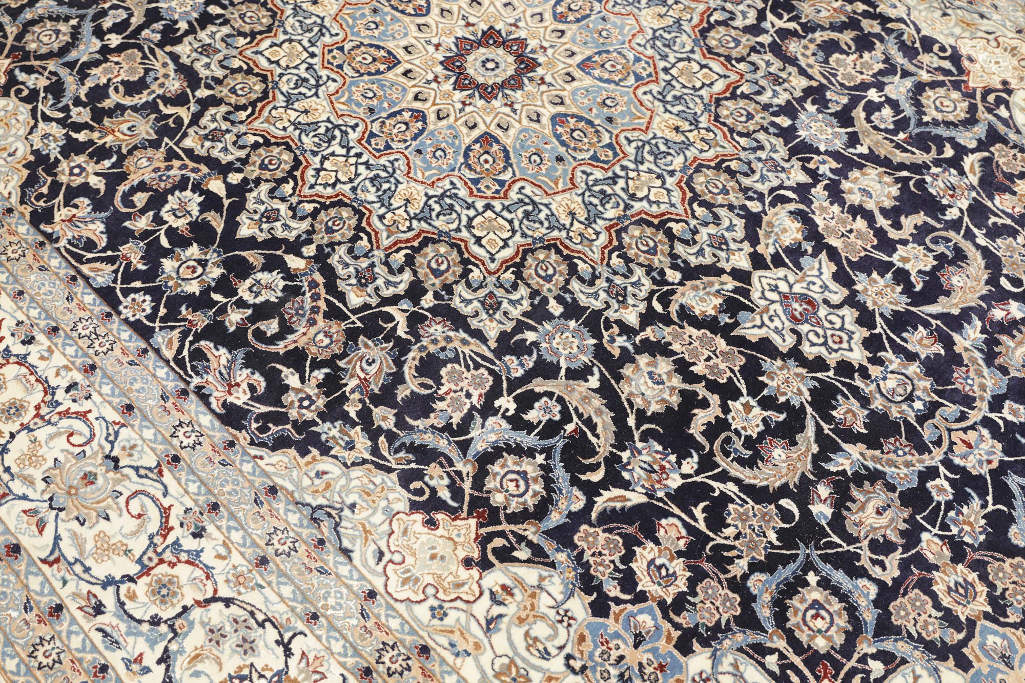 A part silk Nain carpet, so-called 6LAA, approx. 320 x 200 cm.