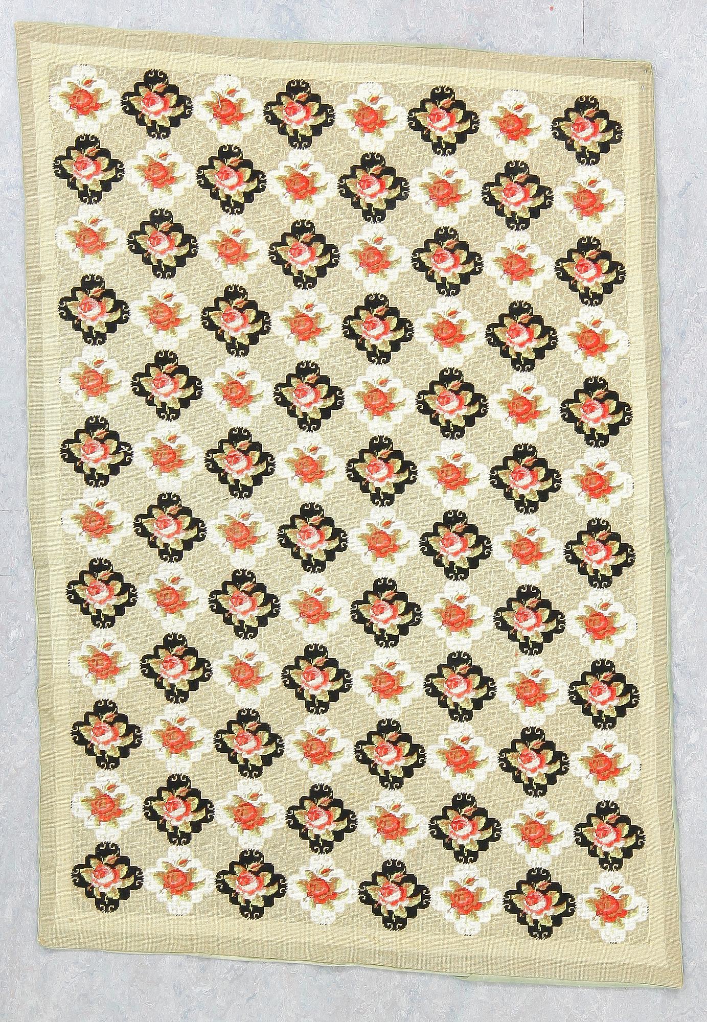 MATTA, savonnerieteknik. omkr år 1900. Ca 170x120 cm.