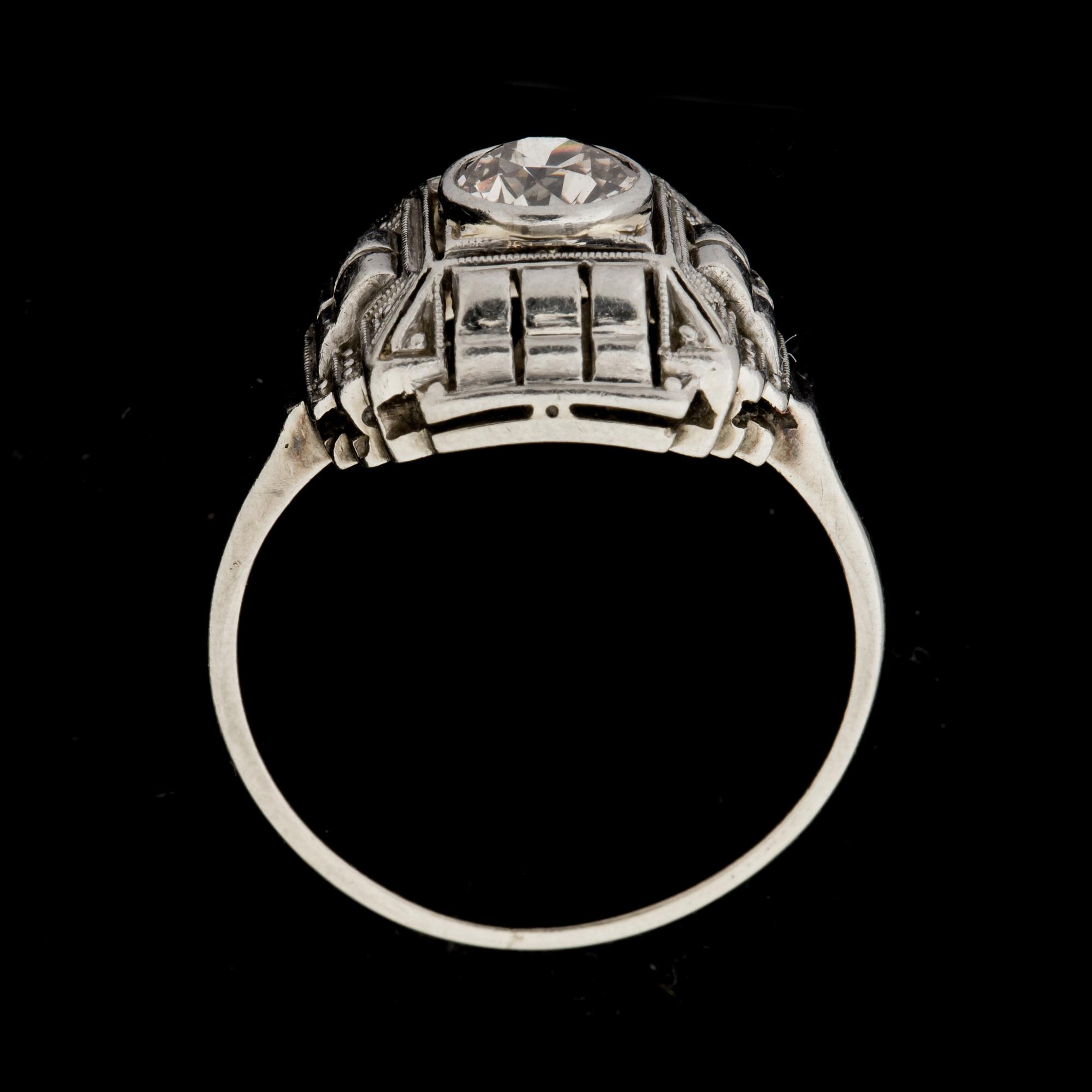 RING, 14 k guld med gammalslipad diamant ca 0,60 ct. Vikt ca 3 g.