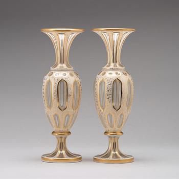 VASER, ett par, glas. Möjligen Ryssland, 1800-tal.